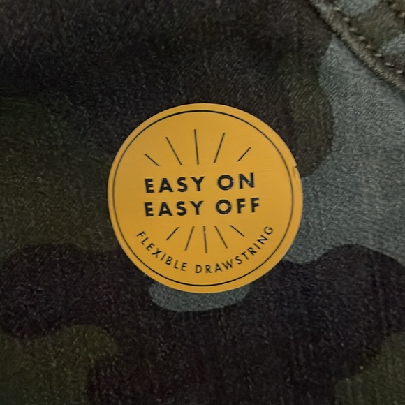 Cat & Jack Boys Camo Stretchy Pants - Size 14 - Picture 4 of 11